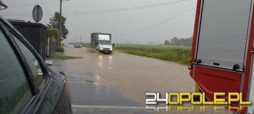 Zalania i podtopienia po przejściu burz w województwie