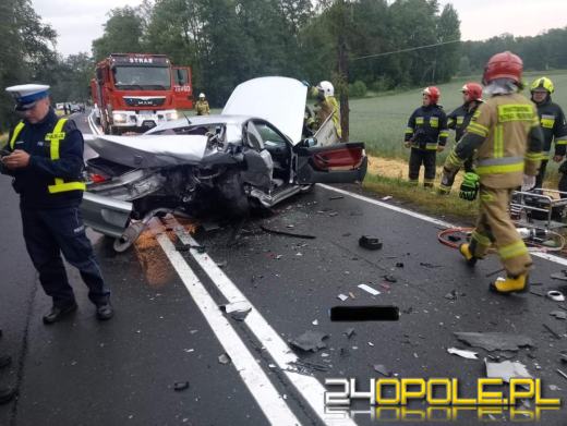 Czołowe zderzenie samochodów w powiecie kluczborskim. 4 osoby ranne