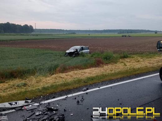 Czołowe zderzenie samochodów w powiecie kluczborskim. 4 osoby ranne