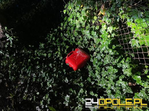 Pożar 3 samochodów osobowych w Kędzierzynie-Koźlu. Podpalacz zostawił ślady