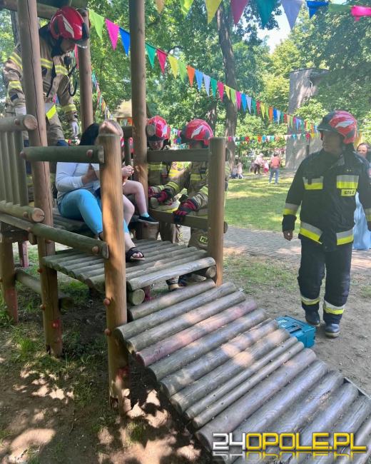 Strażacy odwiedzili przedszkolaków. Jeden z maluchów potrzebował pomocy