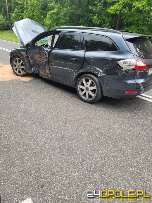 Zderzenie osobówek na DK46 w Schodni