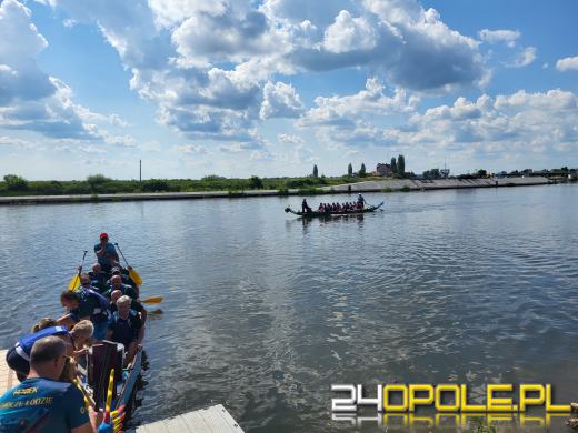 Regaty smoczych łodzi zdominowały festyn w Opolu-Groszowicach