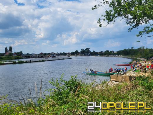 Regaty smoczych łodzi zdominowały festyn w Opolu-Groszowicach