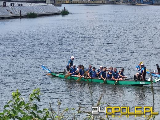 Regaty smoczych łodzi zdominowały festyn w Opolu-Groszowicach