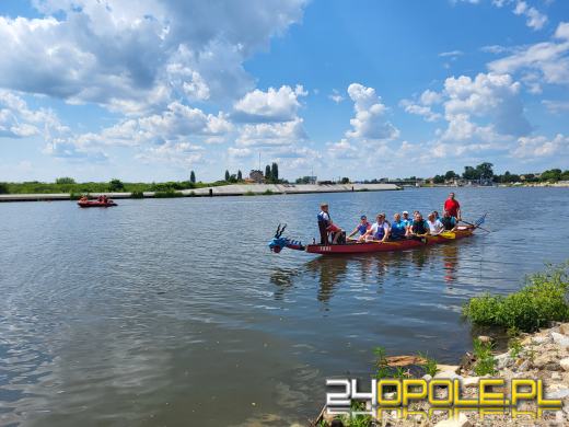 Regaty smoczych łodzi zdominowały festyn w Opolu-Groszowicach