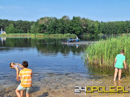 Jezioro średnie w Turawie kwitnie. Trwają prace na wodzie