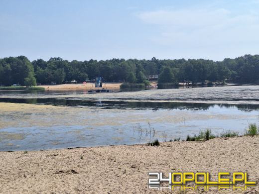 Jezioro średnie w Turawie kwitnie. Trwają prace na wodzie