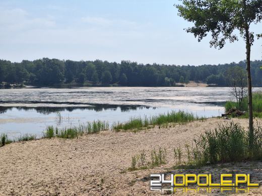 Jezioro średnie w Turawie kwitnie. Trwają prace na wodzie