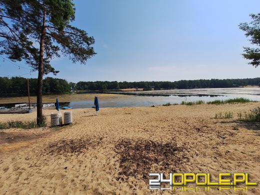 Jezioro średnie w Turawie kwitnie. Trwają prace na wodzie