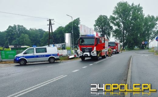 Dachowanie osobówki w powiecie namysłowskim. Kierowca miał w pojeździe narkotyki