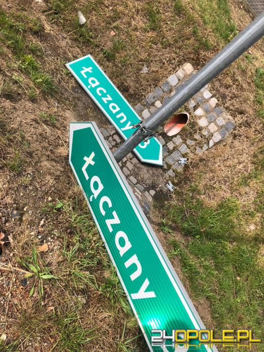 Dachowanie osobówki w powiecie namysłowskim. Kierowca miał w pojeździe narkotyki