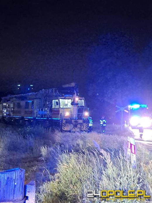 Osobówka zderzyła się z pociągiem technicznym 