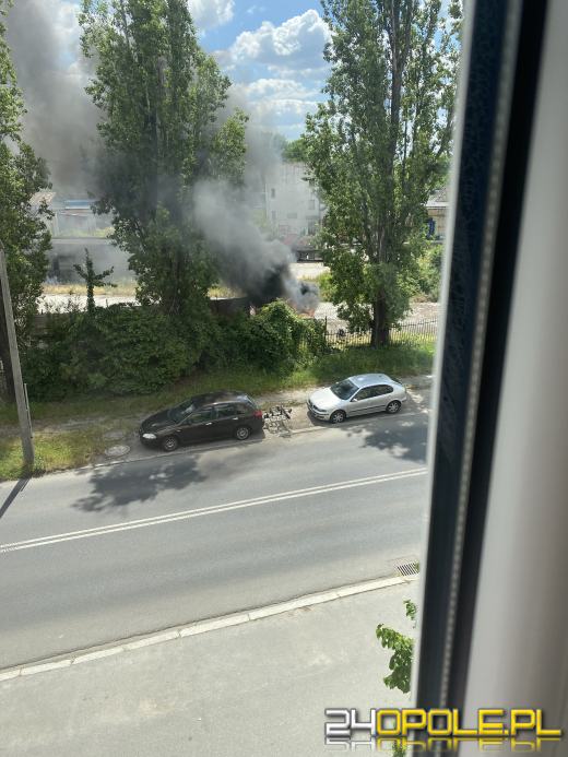 Pożar wraku pojazdu przy ulicy Armii Krajowej w Opolu
