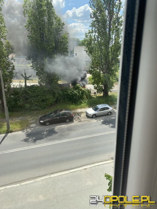 Pożar wraku pojazdu przy ulicy Armii Krajowej w Opolu