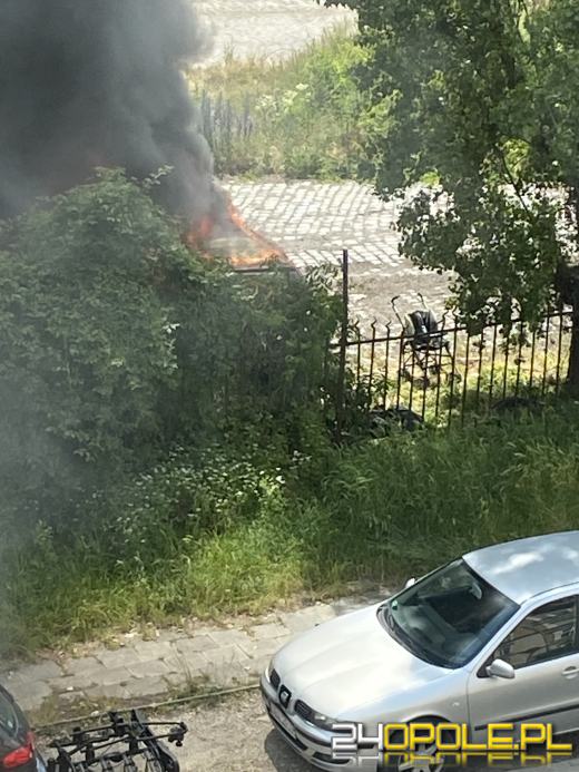 Pożar wraku pojazdu przy ulicy Armii Krajowej w Opolu