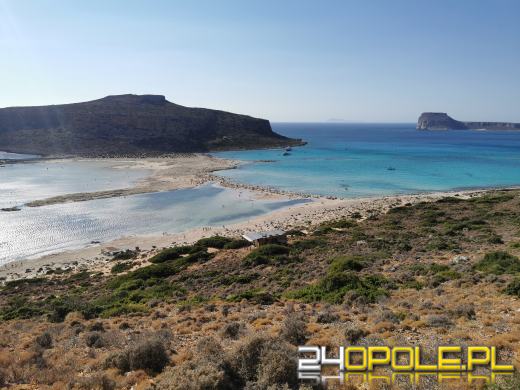 Miały lecieć na wakacje, zostały na lotnisku