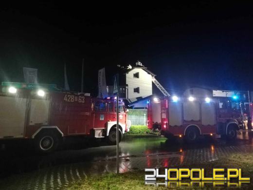Pożar w Reńskiej Wsi. Dach zapalił się od uderzenia pioruna