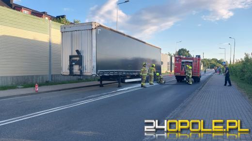 Pożar opony w samochodzie ciężarowym. Zdarzenie mogło mieć fatalne skutki