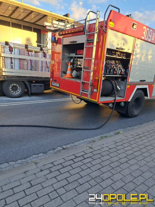 Pożar opony w samochodzie ciężarowym. Zdarzenie mogło mieć fatalne skutki