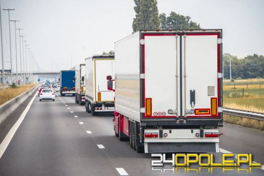 Duże zmiany na drogach. W życie wchodzi zakaz wyprzedzania ciężarówek