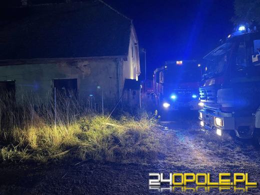 Pożar stodoły w Gogolinie. Strażacy 5 godzin walczyli z ogniem
