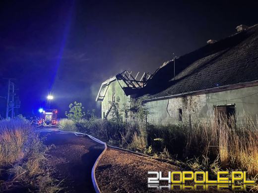 Pożar stodoły w Gogolinie. Strażacy 5 godzin walczyli z ogniem