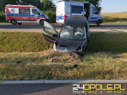 Kierowca zasnął i doprowadził do czołowego zderzenia w powiecie strzeleckim