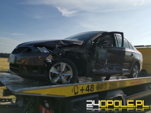 Kierowca zasnął i doprowadził do czołowego zderzenia w powiecie strzeleckim