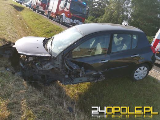 Kierowca zasnął i doprowadził do czołowego zderzenia w powiecie strzeleckim