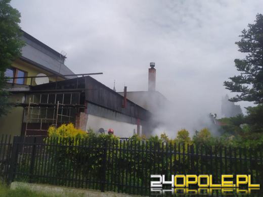 Utknął w pomieszczeniu gospodarczym podczas pożaru - zauważyli to policjanci