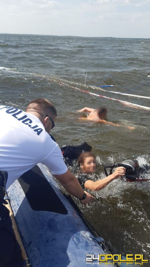 Uratowali osoby z wywróconej żaglówki