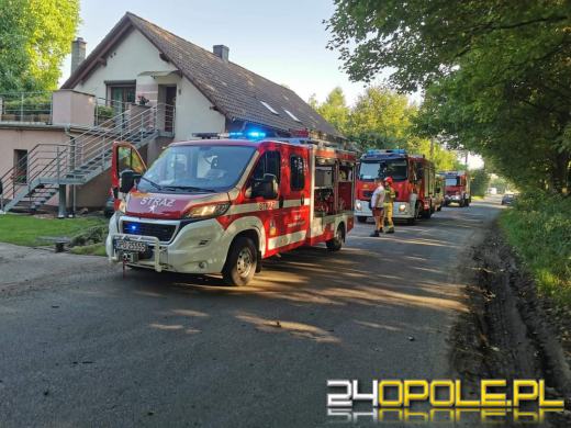 Samochód osobowy wjechał w dom. Wypadek w Tarnowie Opolskim