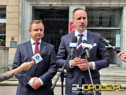 Janusz Kowalski o fladze LGBT na Ratuszu: "Arkadiuszu wstydź się!"