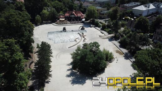 Trwa remont Stawu Zamkowego i fontanny