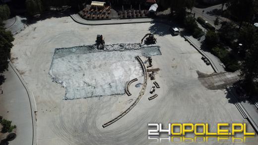 Trwa remont Stawu Zamkowego i fontanny