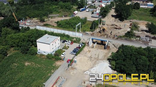 Krapkowicka w remoncie. Kiedy przejedziemy pod poszerzonym wiaduktem?