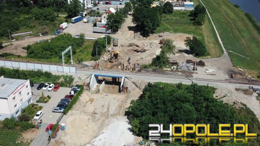Krapkowicka w remoncie. Kiedy przejedziemy pod poszerzonym wiaduktem?