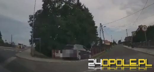 64-latek uderzył w ogrodzenie posesji, chciał uciekać pieszo, został zatrzymany przez policjanta