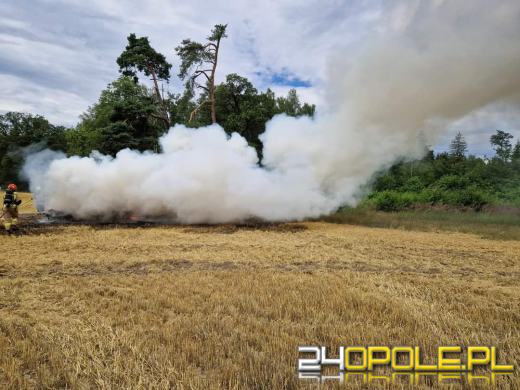 Namysłów: Rodzice chcieli pokazać dzieciom kombajn. Spłonęło im auto
