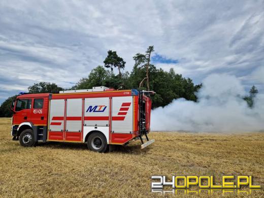 Namysłów: Rodzice chcieli pokazać dzieciom kombajn. Spłonęło im auto