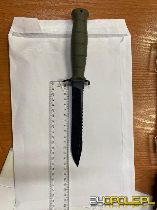 Policjanci zatrzymali awanturującego się w centrum Opola nożownika