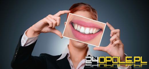Stan zębów Polaków. Wykształcenie i dochody robią różnicę (BADANIE)