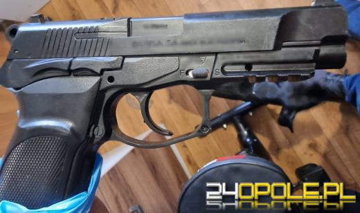 Niefortunny incydent z bronią w powiecie strzeleckim