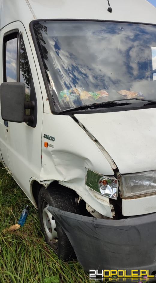 18 imigrantów upchniętych w dostawczym busie - policjanci zatrzymali kierującą