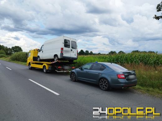 18 imigrantów upchniętych w dostawczym busie - policjanci zatrzymali kierującą