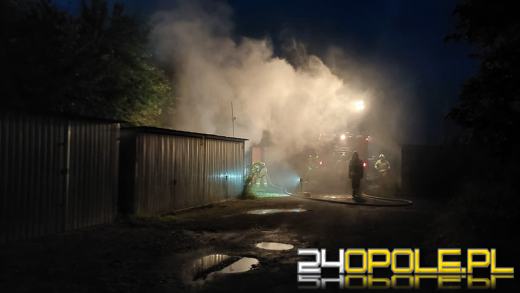 Pożar garażu w Antoniowie. Strażacy interweniowali w niedzielny wieczór