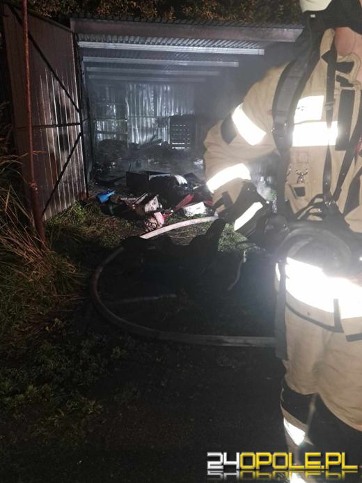 Pożar garażu w Antoniowie. Strażacy interweniowali w niedzielny wieczór