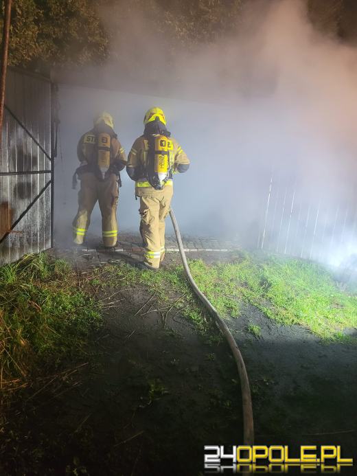 Pożar garażu w Antoniowie. Strażacy interweniowali w niedzielny wieczór