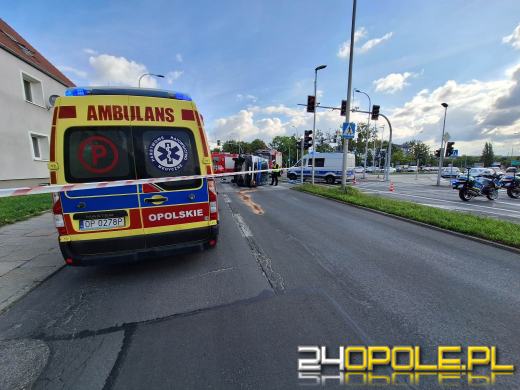 Zderzenie policyjnego busa z osobówką na Chabrach